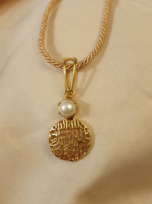 Calligraphy One Pearl Pendant.